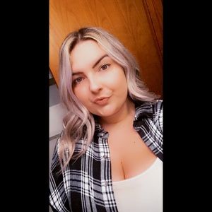 Meet your Posher, Alexis